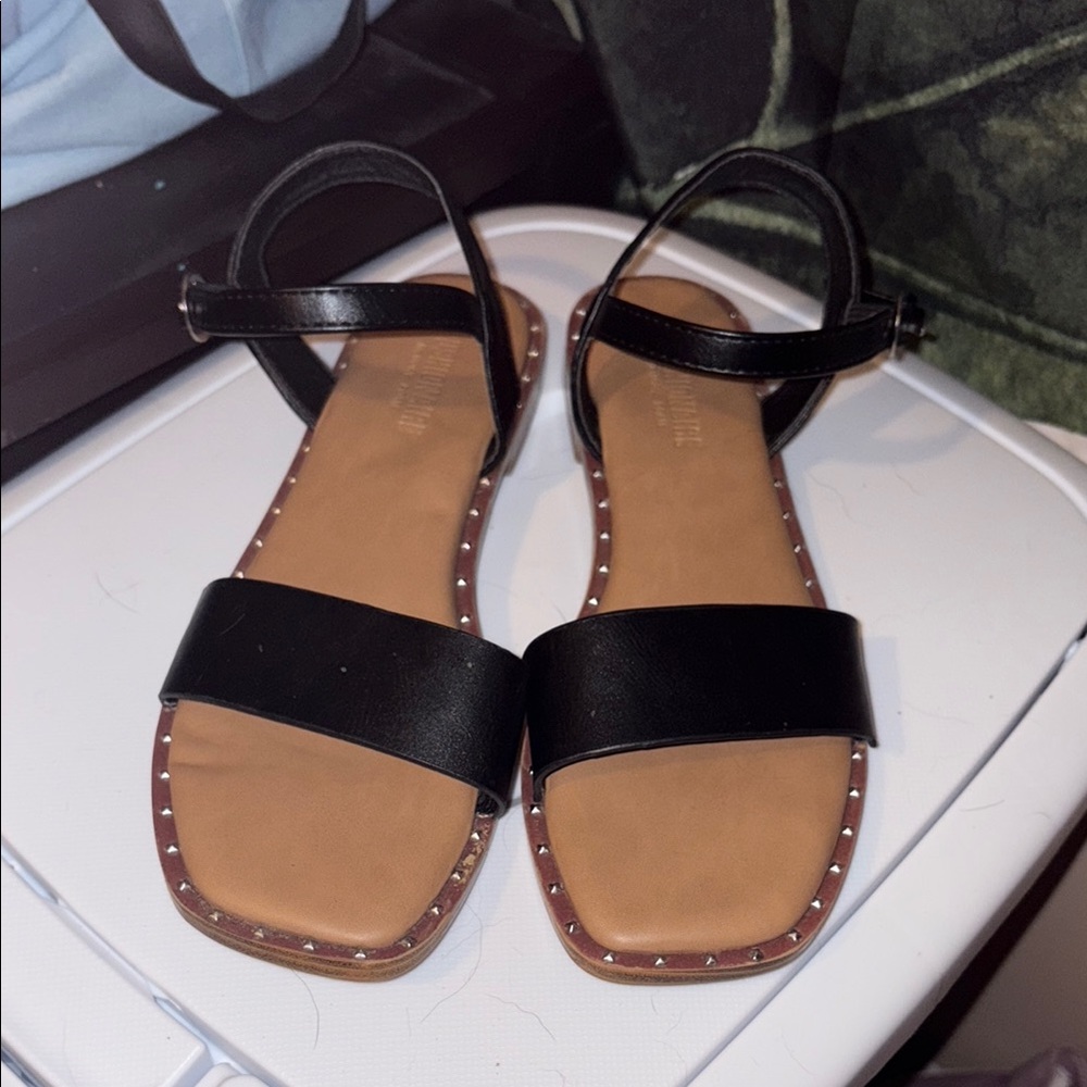 Tan and Black Minimalist Sandals for Everyday Comfort